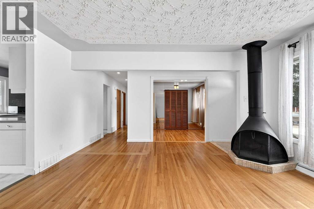 79 Hillary Crescent Sw, Calgary, Alberta  T2V 5J3 - Photo 13 - A2294116