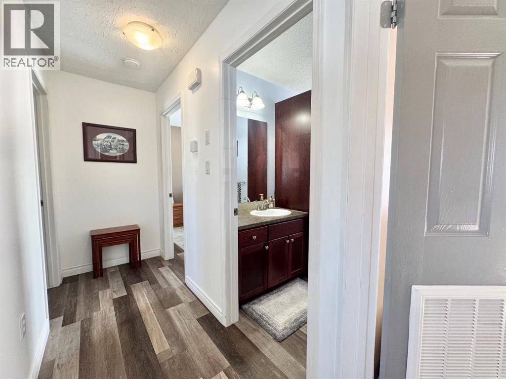 25 Keystone Place, Whitecourt, Alberta  T7S 0B2 - Photo 9 - A2294222