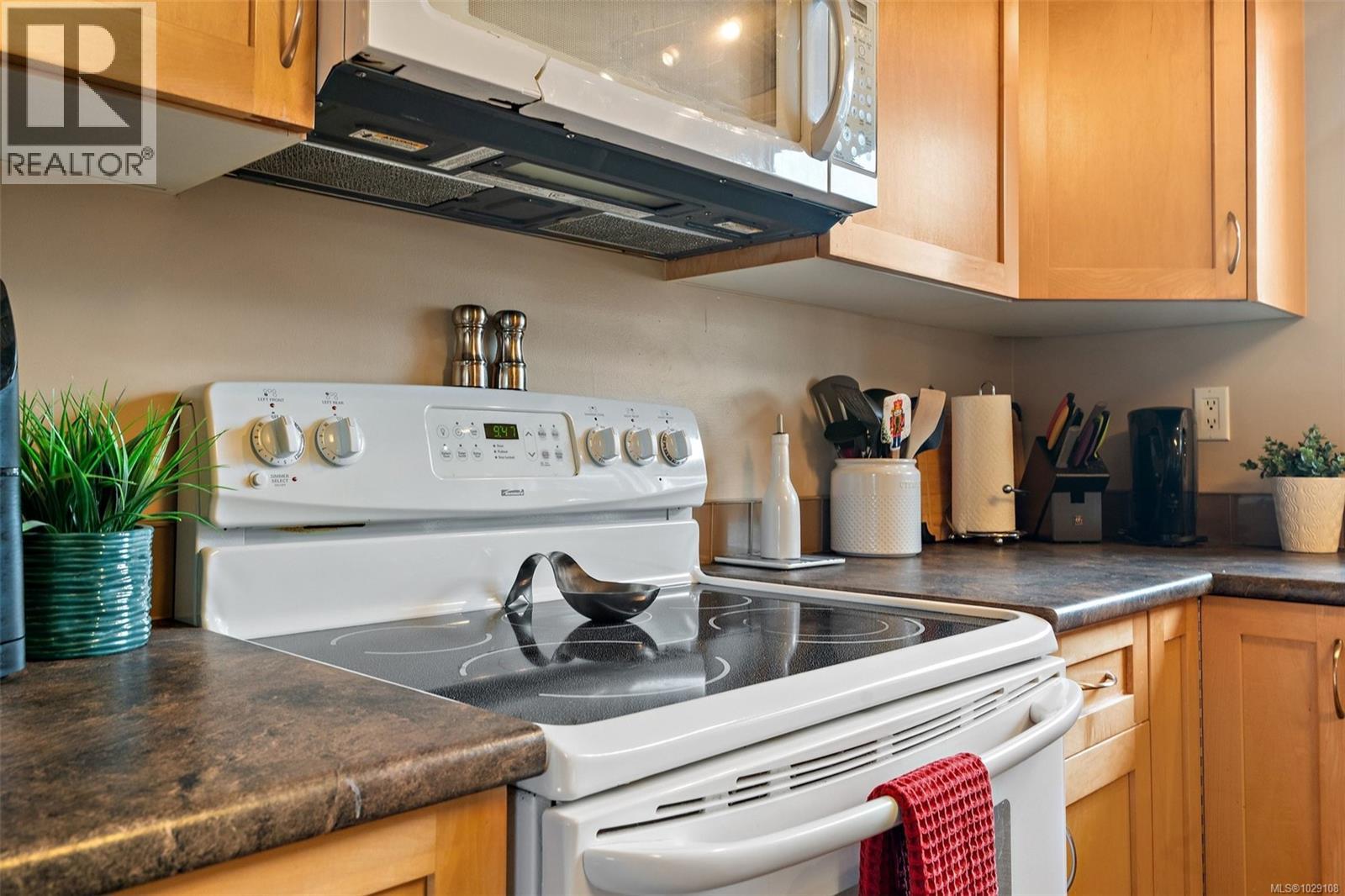 10289 Godfrey Pl, Sidney, British Columbia  V8L 2K9 - Photo 13 - 1029108