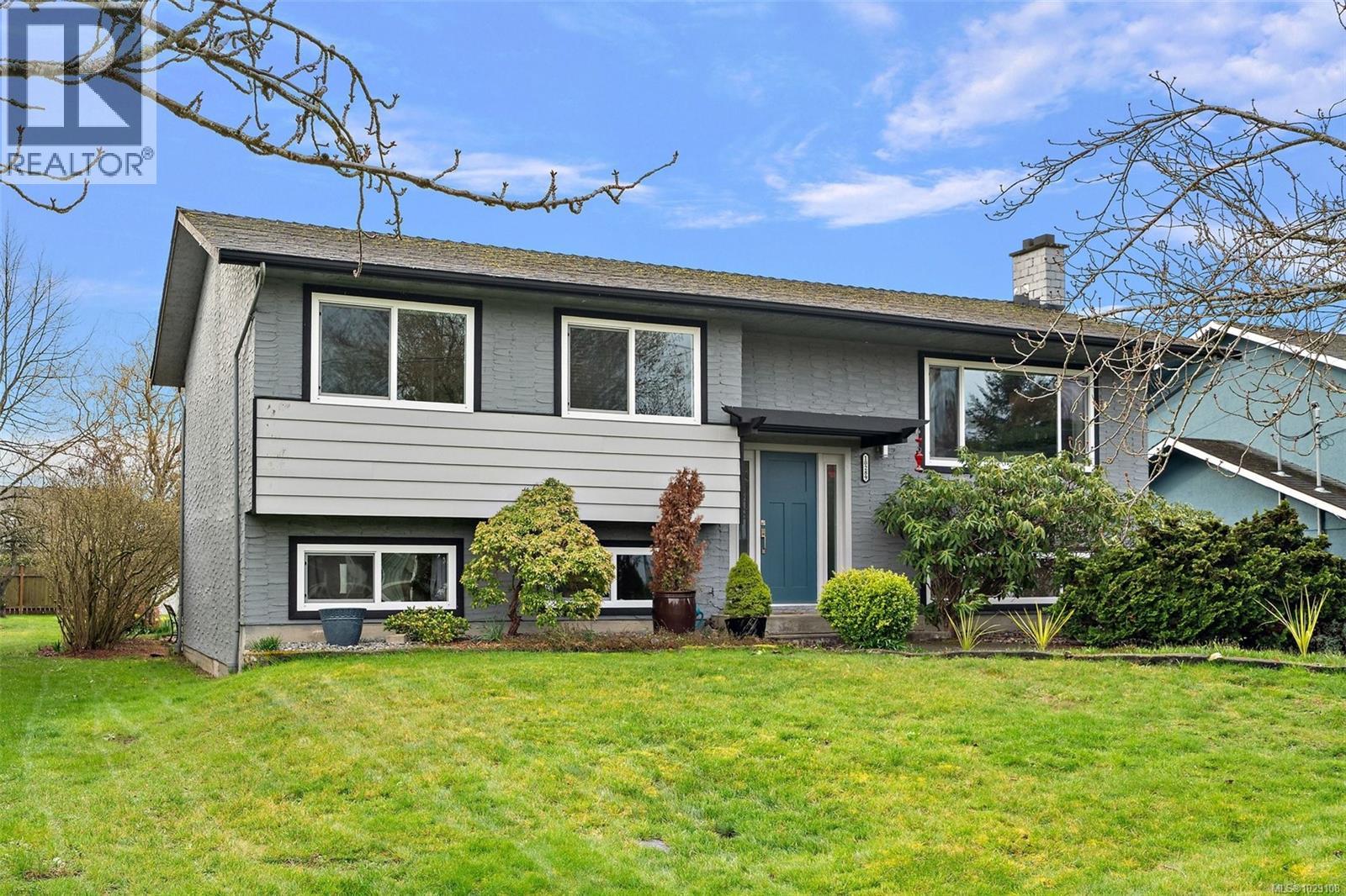 10289 Godfrey Pl, Sidney, British Columbia  V8L 2K9 - Photo 1 - 1029108