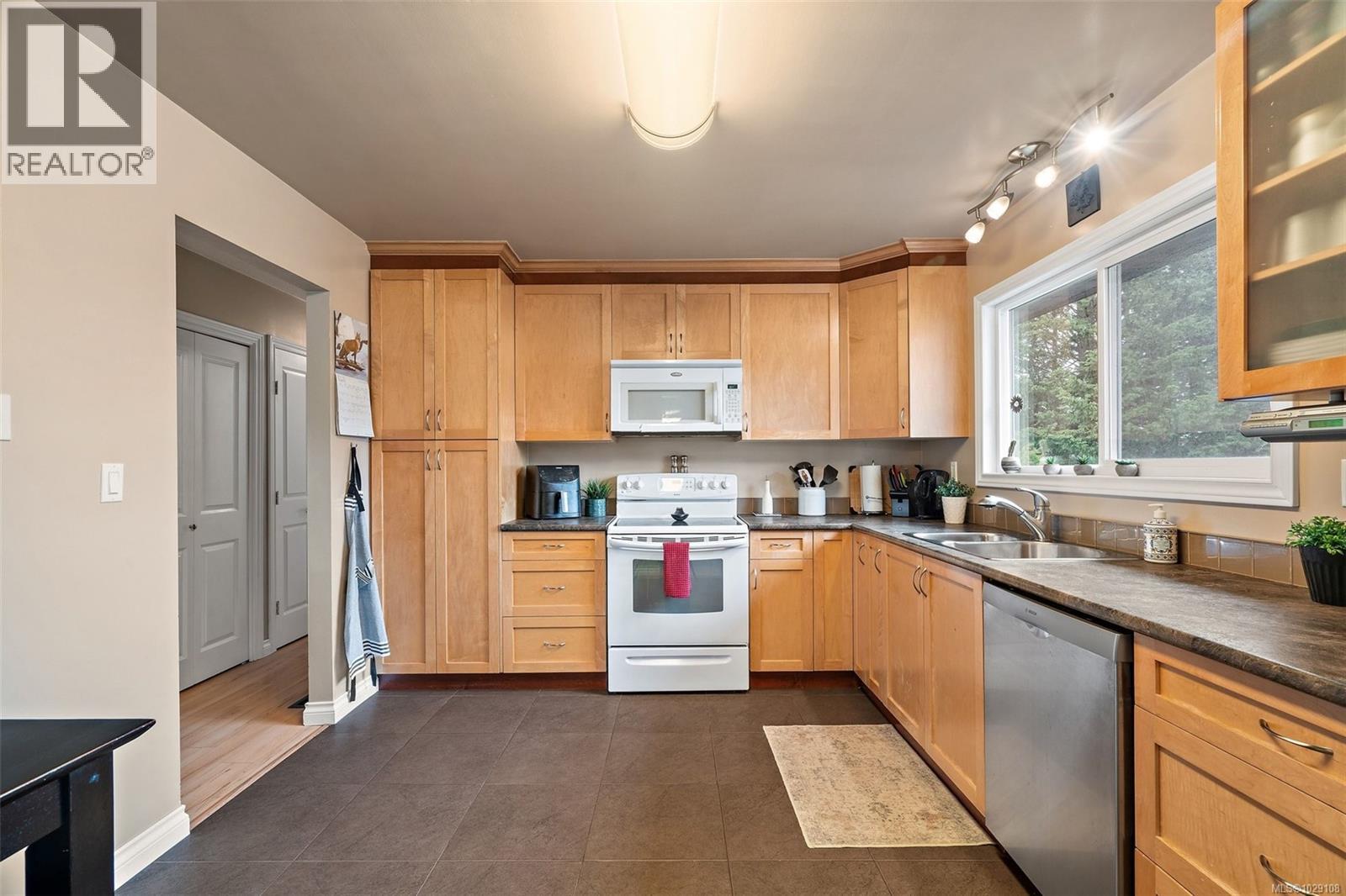 10289 Godfrey Pl, Sidney, British Columbia  V8L 2K9 - Photo 11 - 1029108