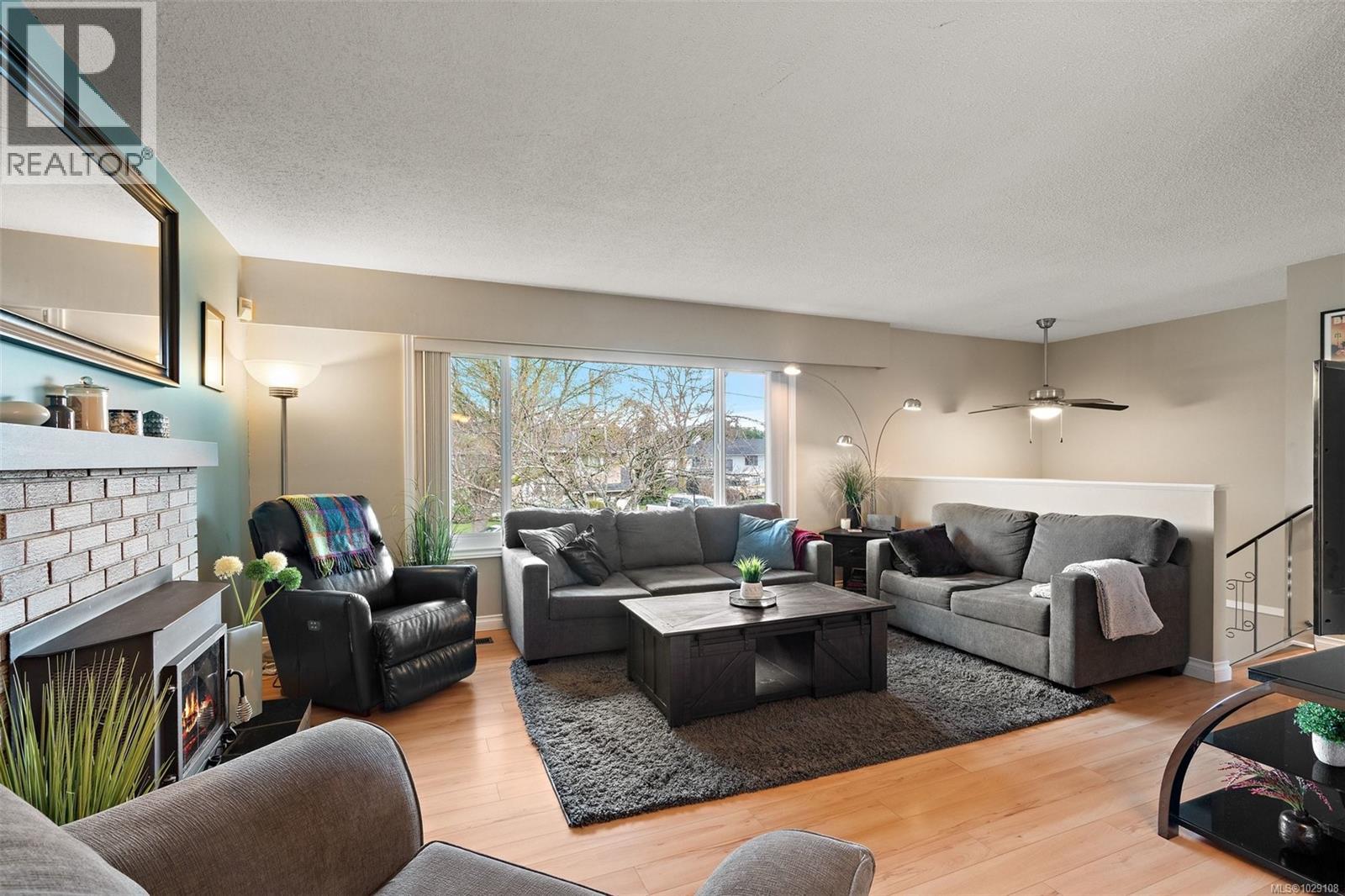 10289 Godfrey Pl, Sidney, British Columbia  V8L 2K9 - Photo 5 - 1029108