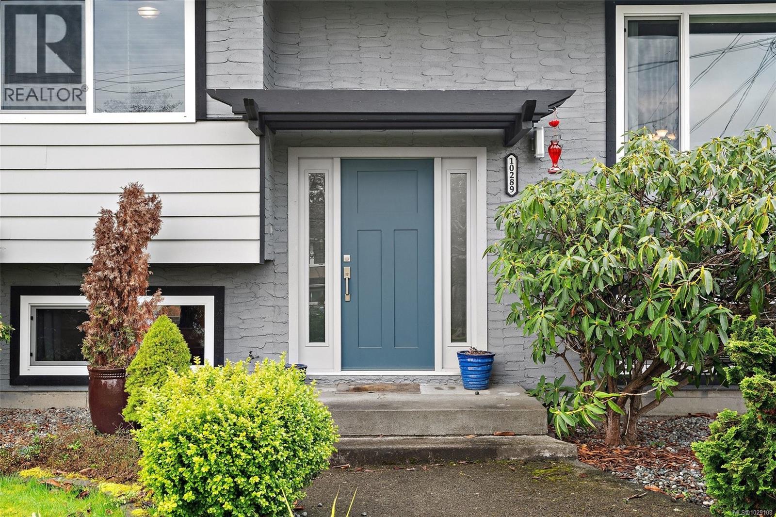 10289 Godfrey Pl, Sidney, British Columbia  V8L 2K9 - Photo 2 - 1029108