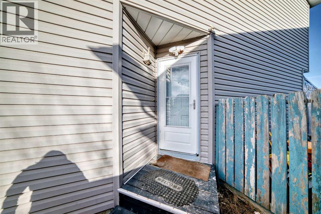 104 Falmere Way Ne, Calgary, Alberta  T3J 2Y5 - Photo 3 - A2286404