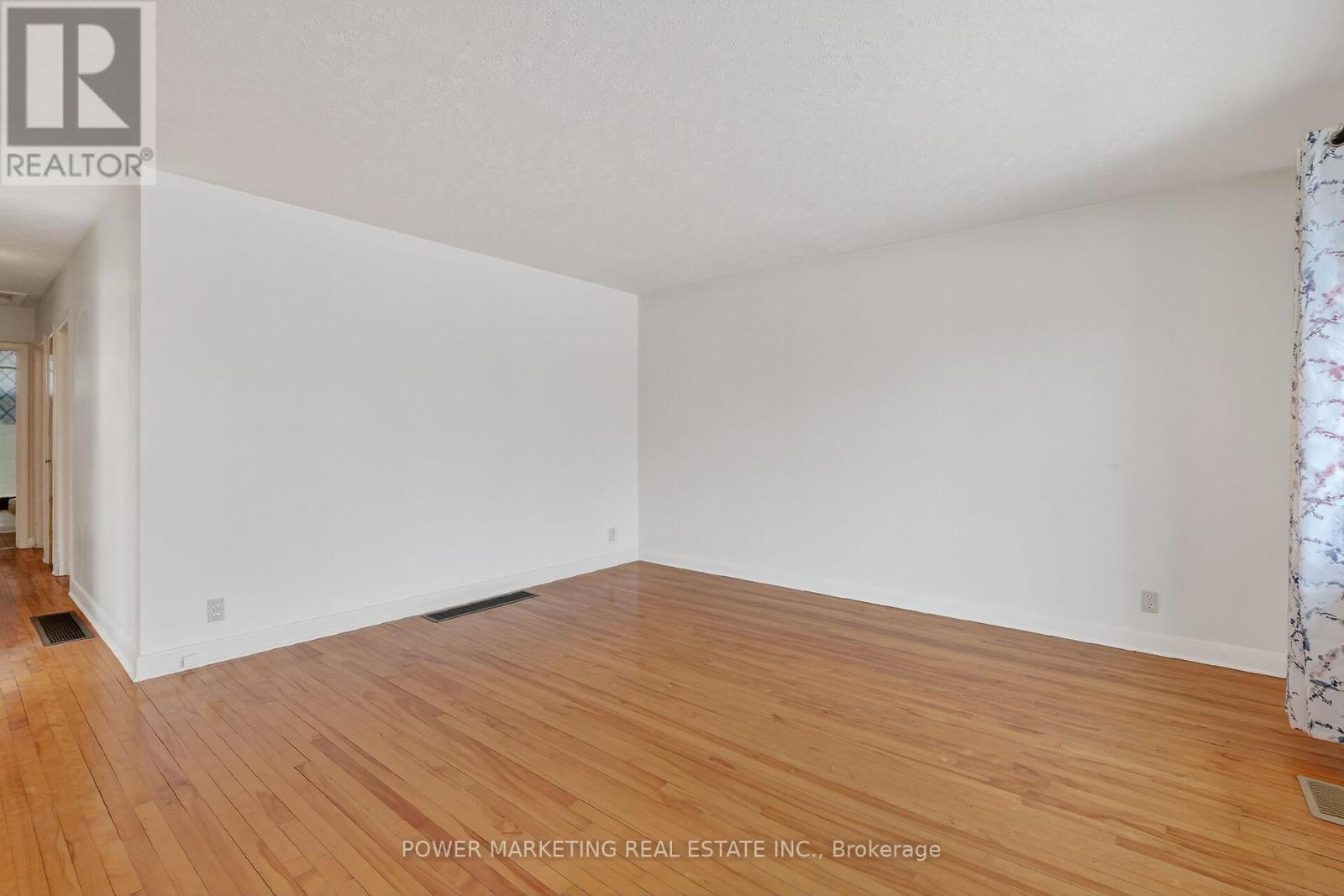 944 Eve Street, Ottawa, Ontario  K1K 3R4 - Photo 8 - X12871240