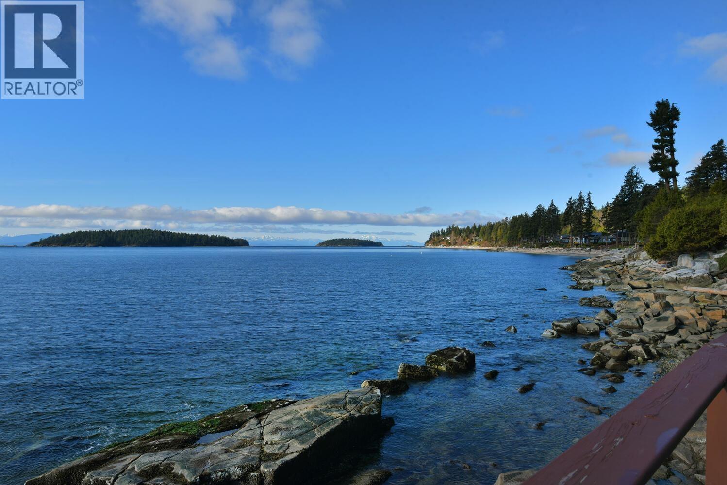 5907 Sunshine Coast Highway, Sechelt, British Columbia  V0N 3A0 - Photo 2 - R3101348