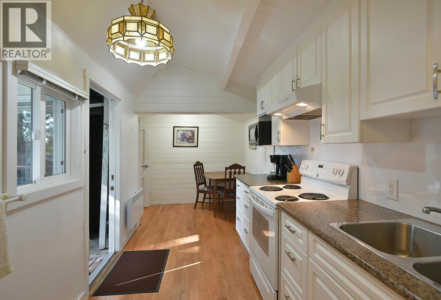 5907 Sunshine Coast Highway, Sechelt, British Columbia  V0N 3A0 - Photo 26 - R3101348