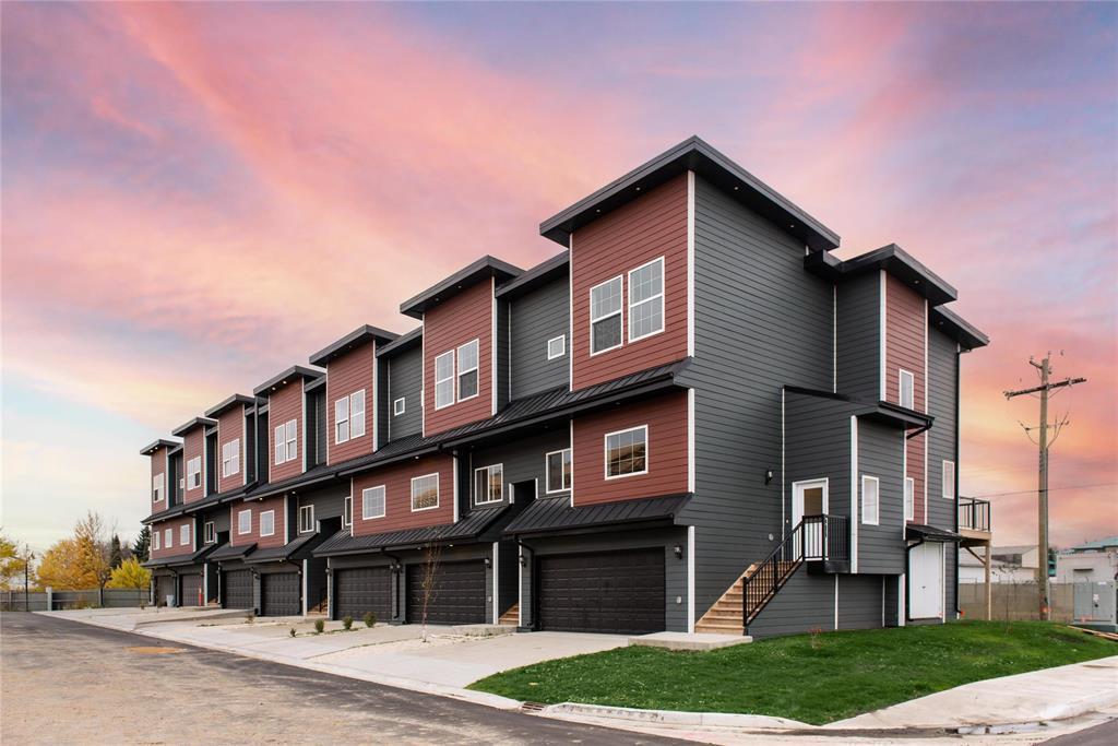 8 Woodridge Way, Brandon, Manitoba