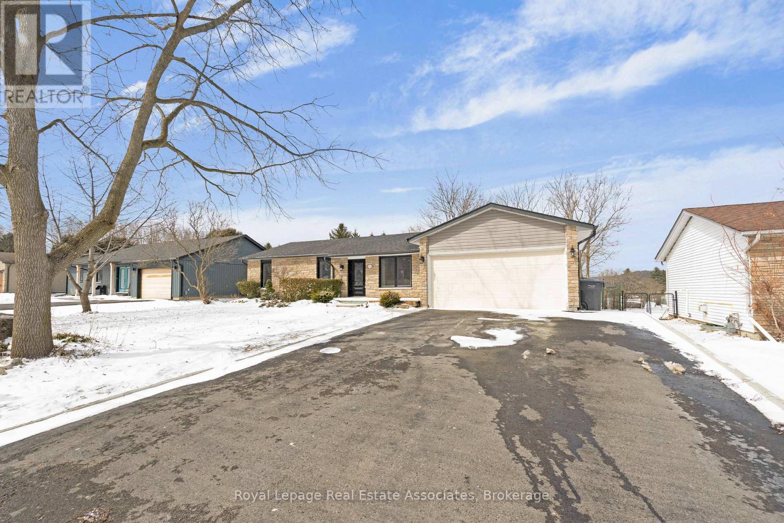 44 Mcclellan Road, Caledon, Ontario  L7K 0C8 - Photo 4 - W12897612