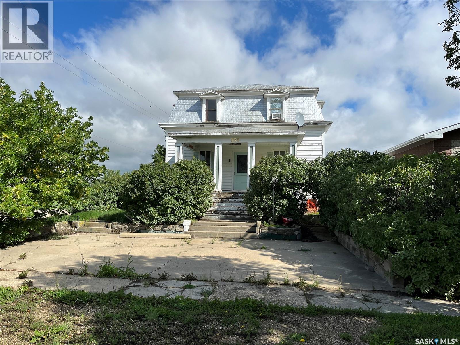 239 4th AVENUE W, Gravelbourg, Saskatchewan