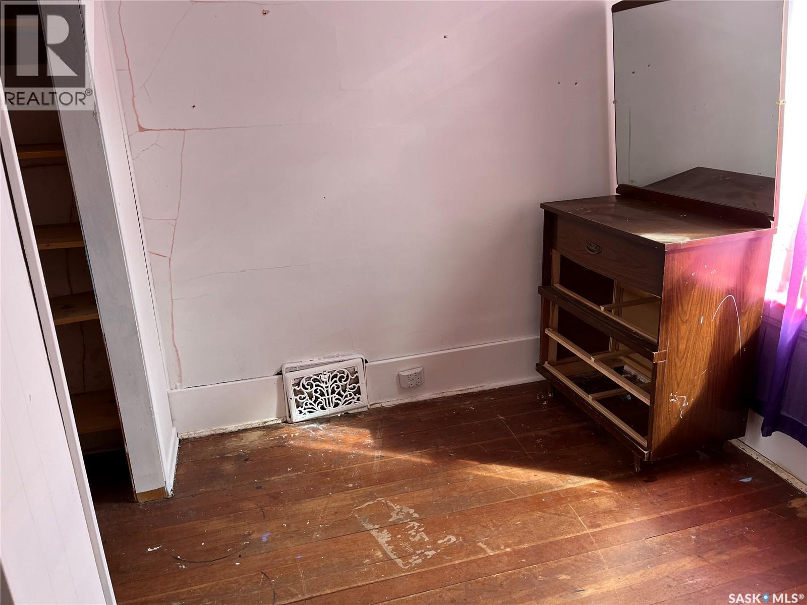 239 4th Avenue W, Gravelbourg, Saskatchewan  S0H 1X0 - Photo 16 - SK016597