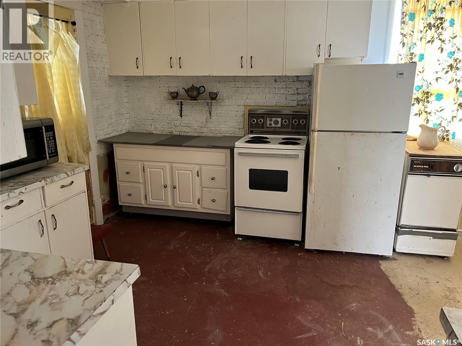 239 4th Avenue W, Gravelbourg, Saskatchewan  S0H 1X0 - Photo 10 - SK016597