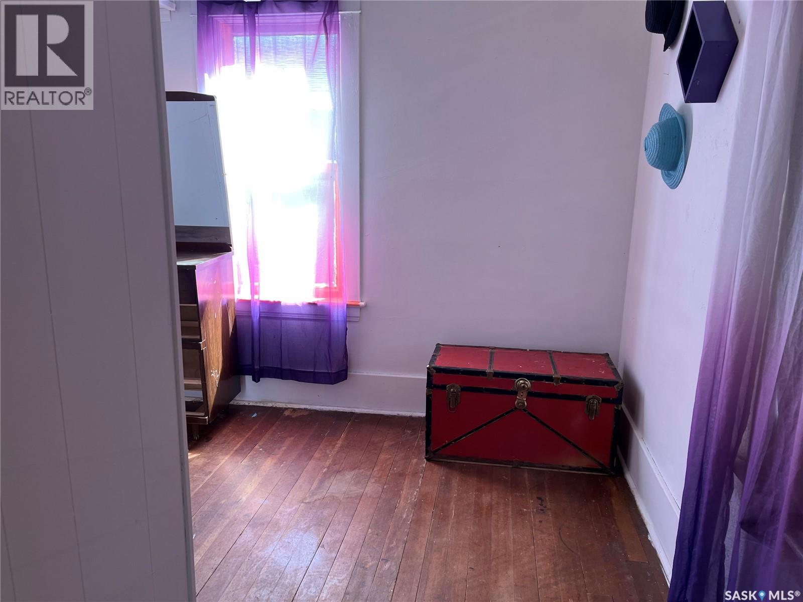 239 4th Avenue W, Gravelbourg, Saskatchewan  S0H 1X0 - Photo 15 - SK016597