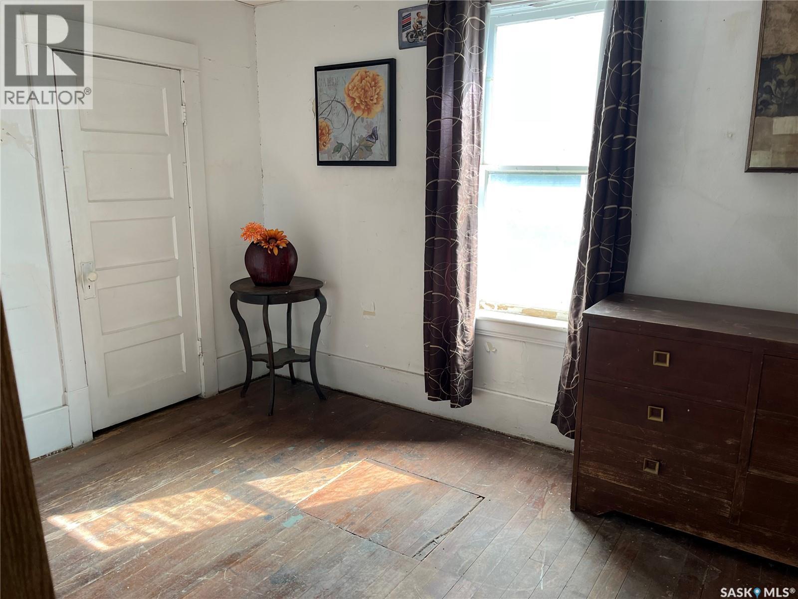 239 4th Avenue W, Gravelbourg, Saskatchewan  S0H 1X0 - Photo 14 - SK016597