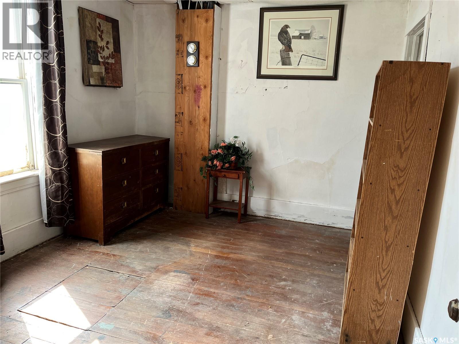 239 4th Avenue W, Gravelbourg, Saskatchewan  S0H 1X0 - Photo 13 - SK016597