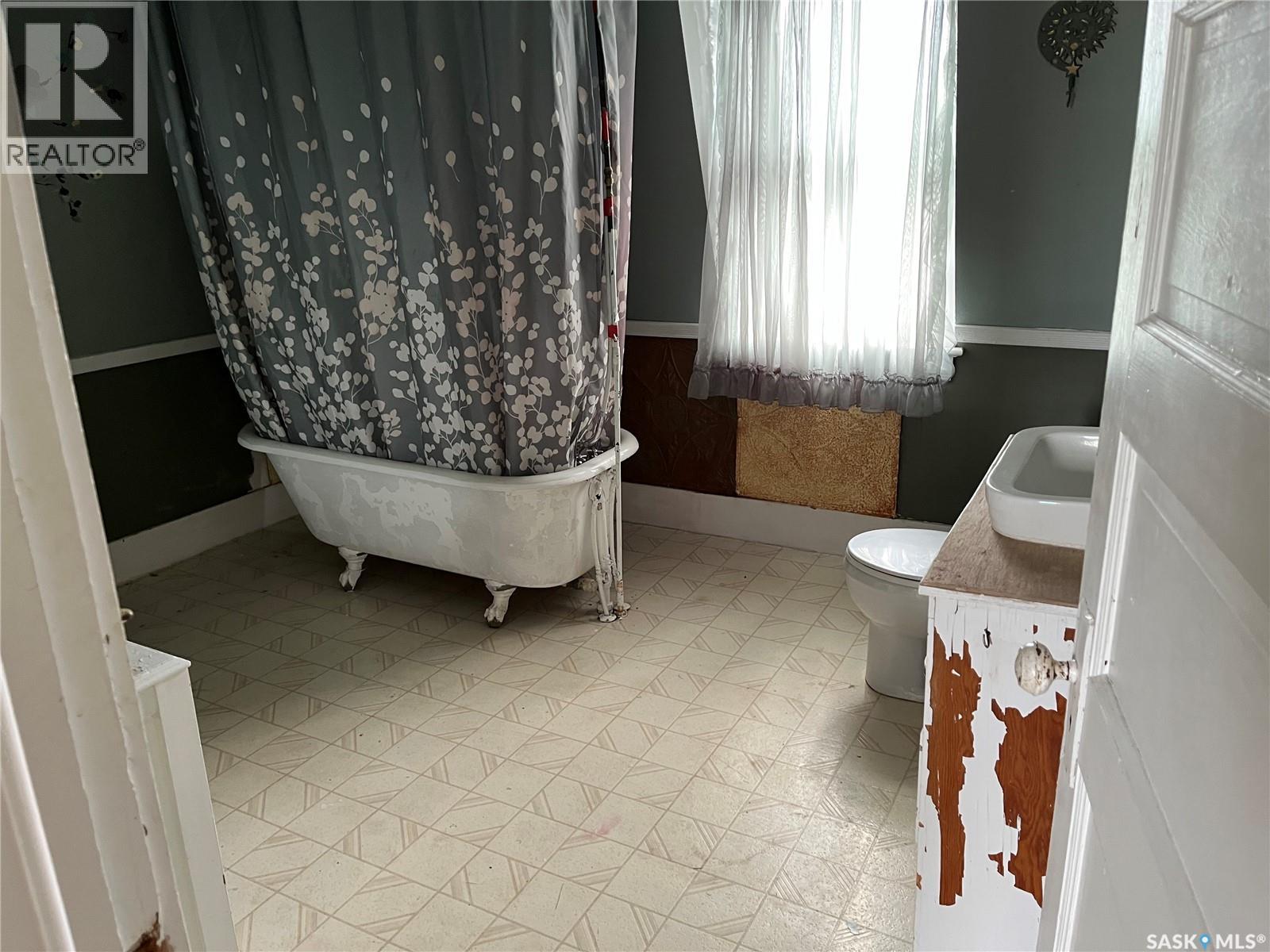 239 4th Avenue W, Gravelbourg, Saskatchewan  S0H 1X0 - Photo 19 - SK016597