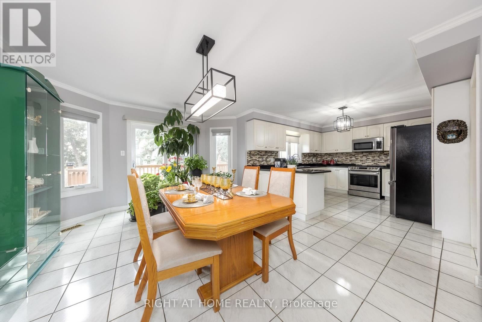 27 Addison Street, Richmond Hill, Ontario  L4C 9N1 - Photo 10 - N12896492