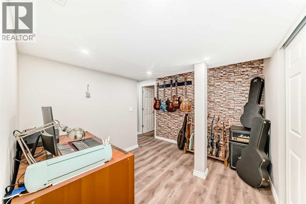 1020 Windsong Drive SW, Airdrie, Alberta  T4B 0P2 - Photo 39 - A2286518