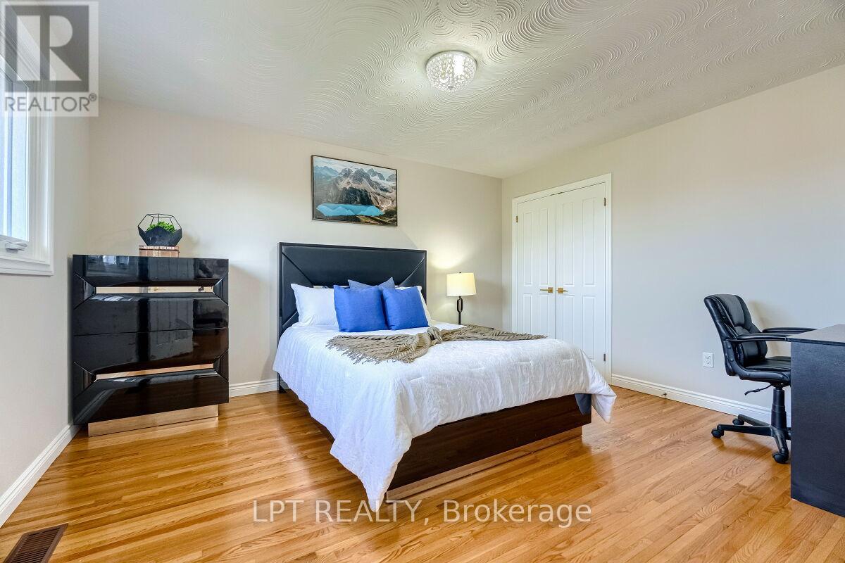 16 Vogue Court, Hamilton, Ontario  L8E 4T3 - Photo 35 - X12897606