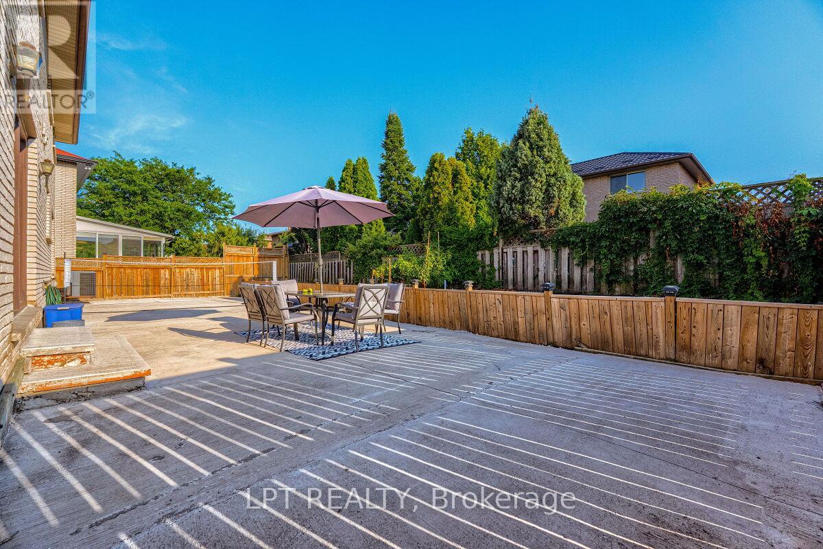 16 Vogue Court, Hamilton, Ontario  L8E 4T3 - Photo 47 - X12897606