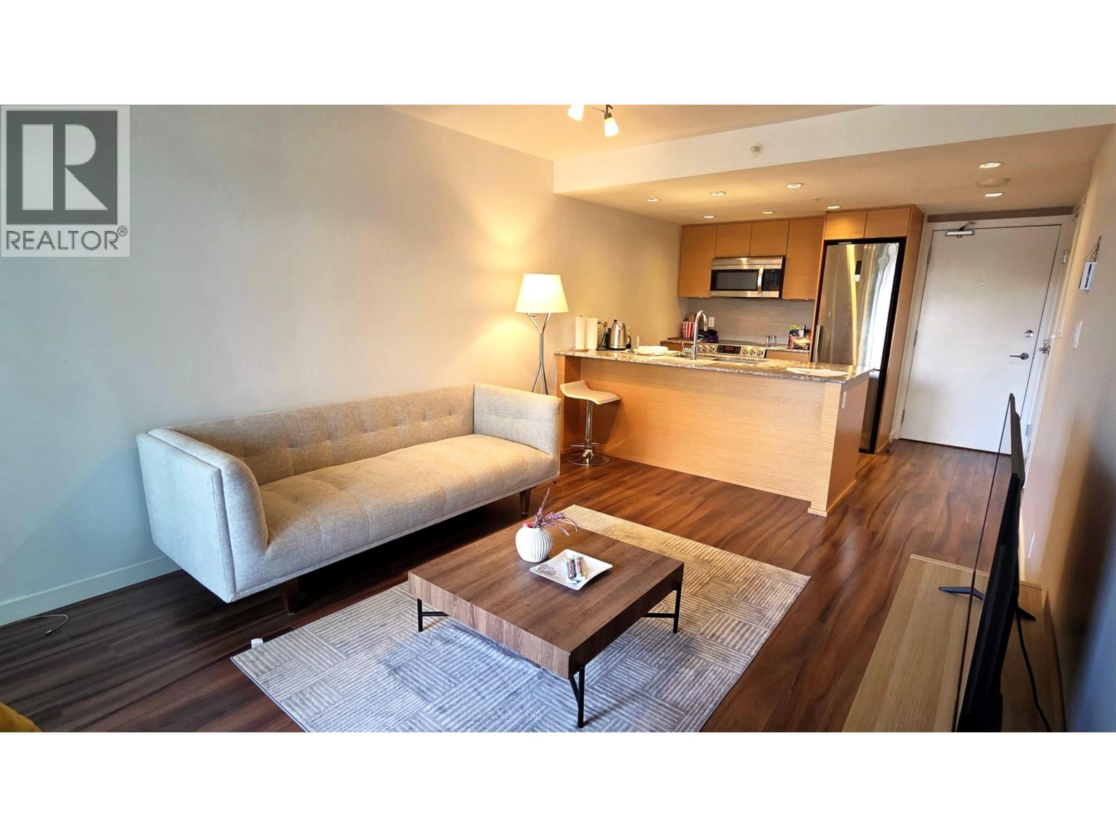 419 135 E 17TH STREET, north vancouver, British Columbia