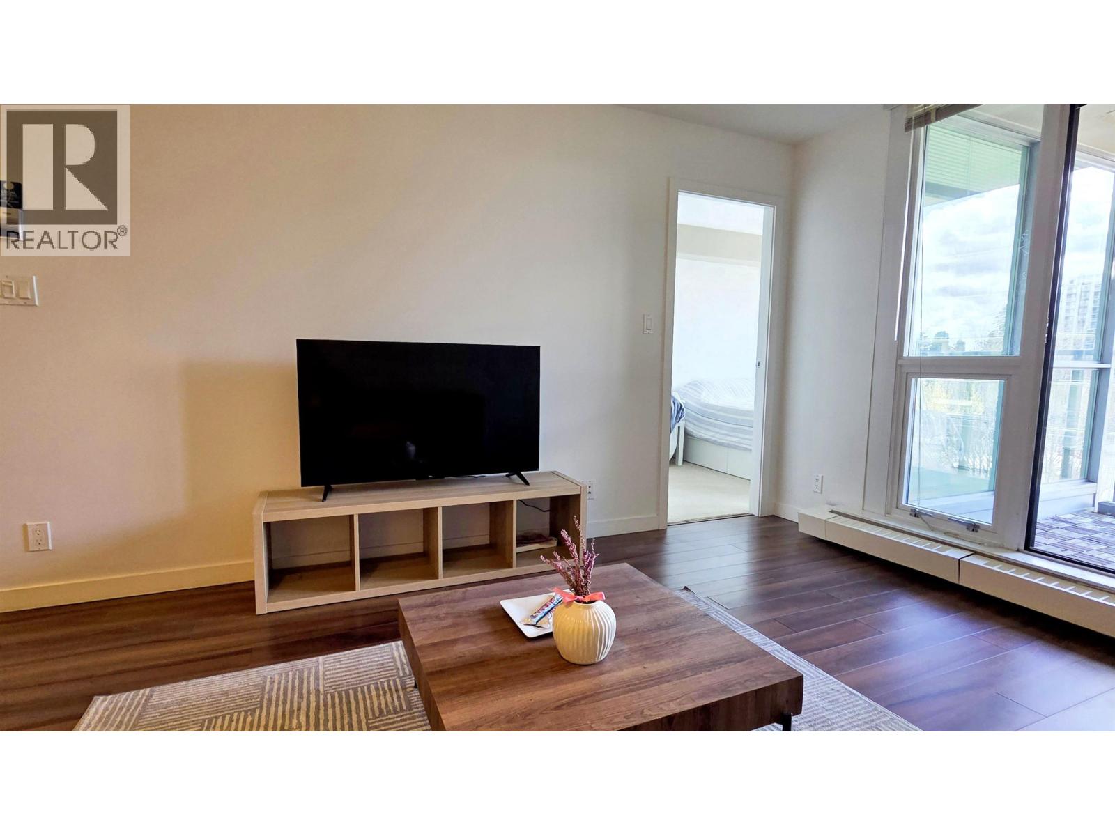 419 135 E 17th Street, North Vancouver, British Columbia  V7L 0C4 - Photo 2 - R3098113