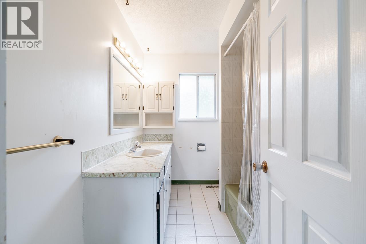 22967 Storey Avenue, Maple Ridge, British Columbia  V2X 3V9 - Photo 14 - R3101208