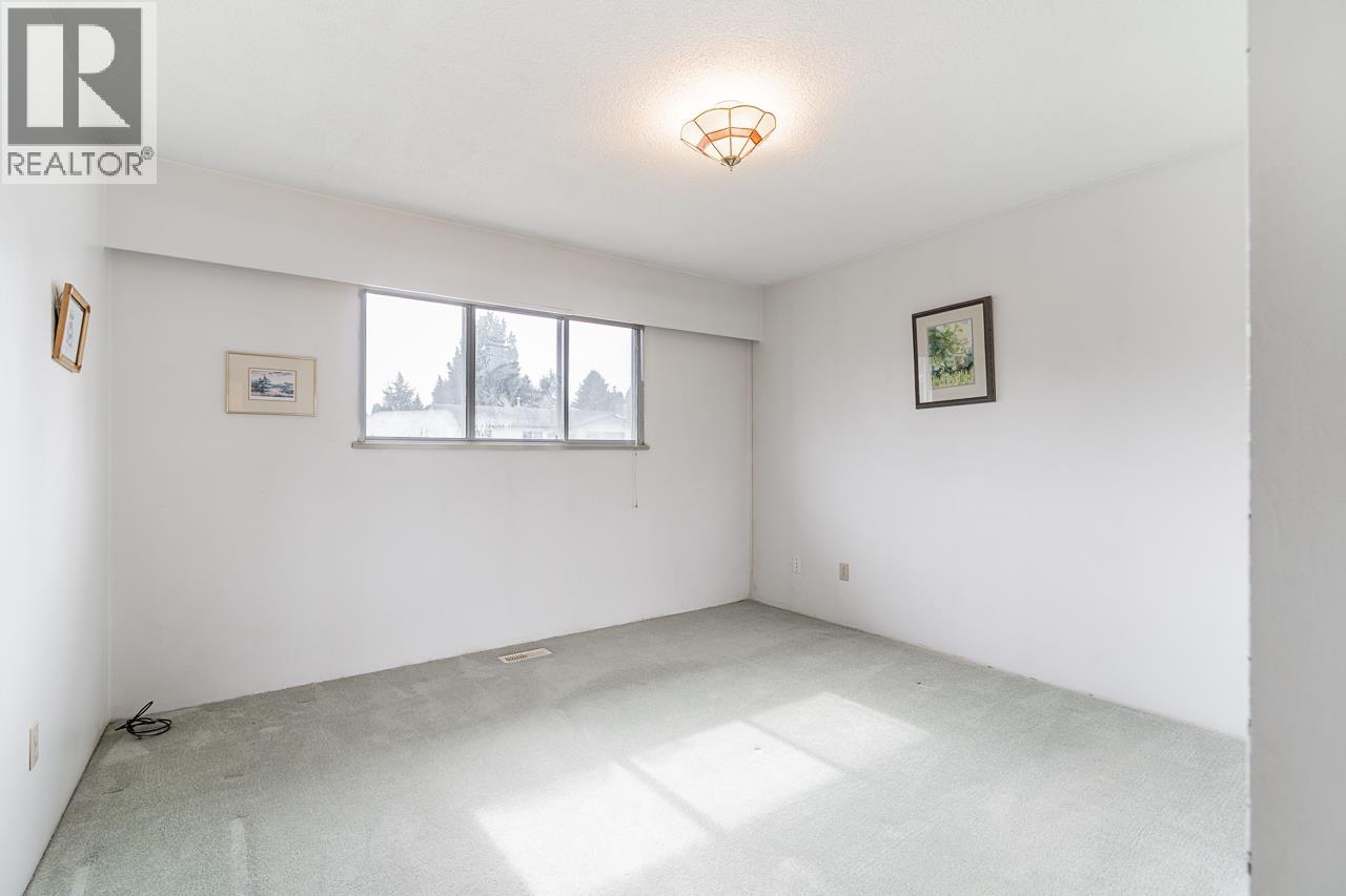 22967 Storey Avenue, Maple Ridge, British Columbia  V2X 3V9 - Photo 15 - R3101208