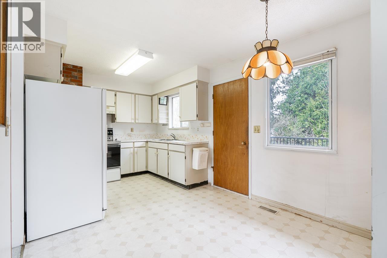 22967 Storey Avenue, Maple Ridge, British Columbia  V2X 3V9 - Photo 8 - R3101208