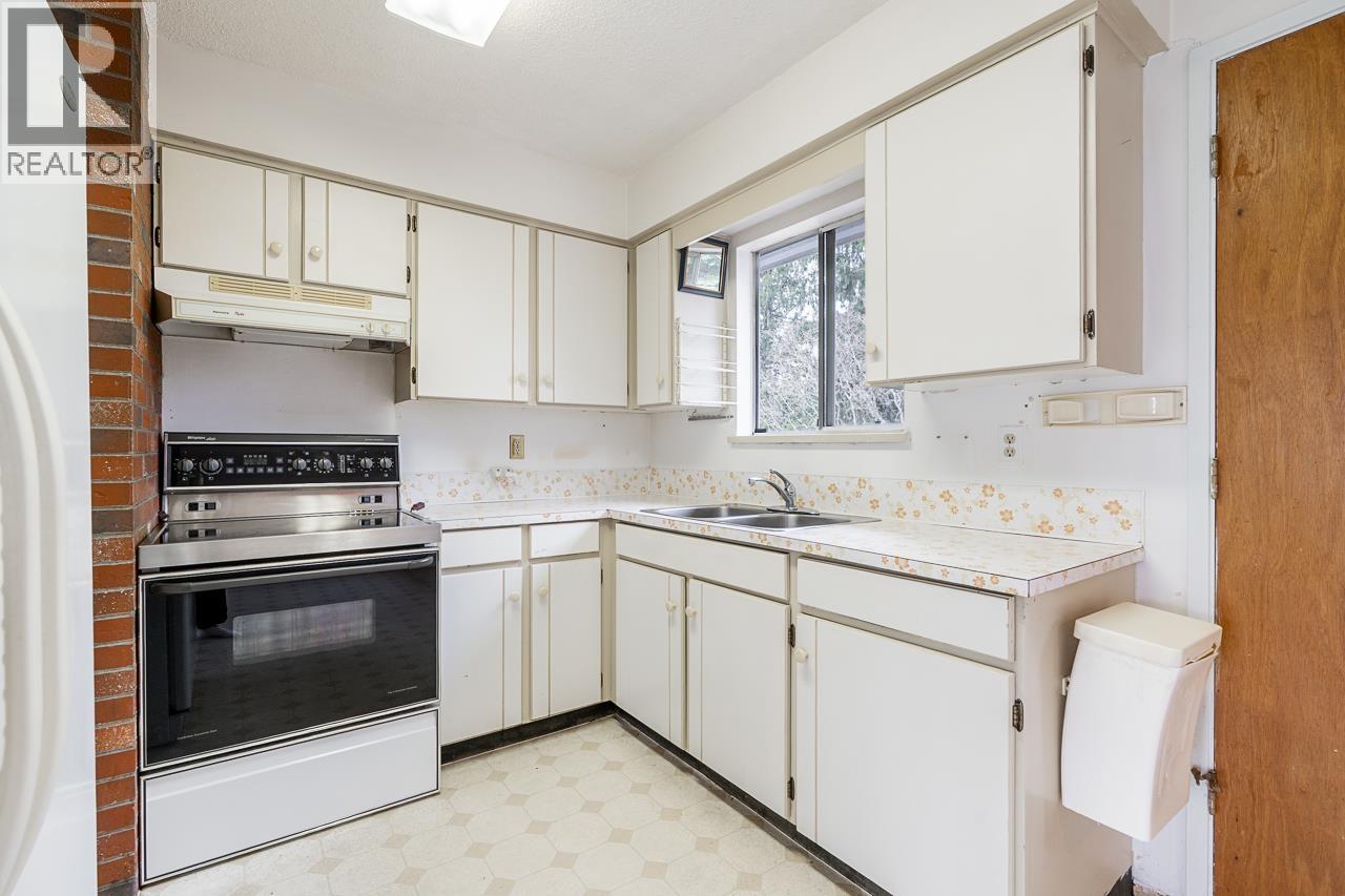 22967 Storey Avenue, Maple Ridge, British Columbia  V2X 3V9 - Photo 9 - R3101208