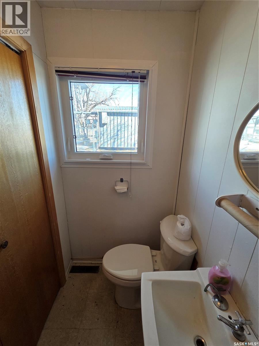 38 Railway Avenue, Redvers, Saskatchewan  S0C 2H0 - Photo 19 - SK030800