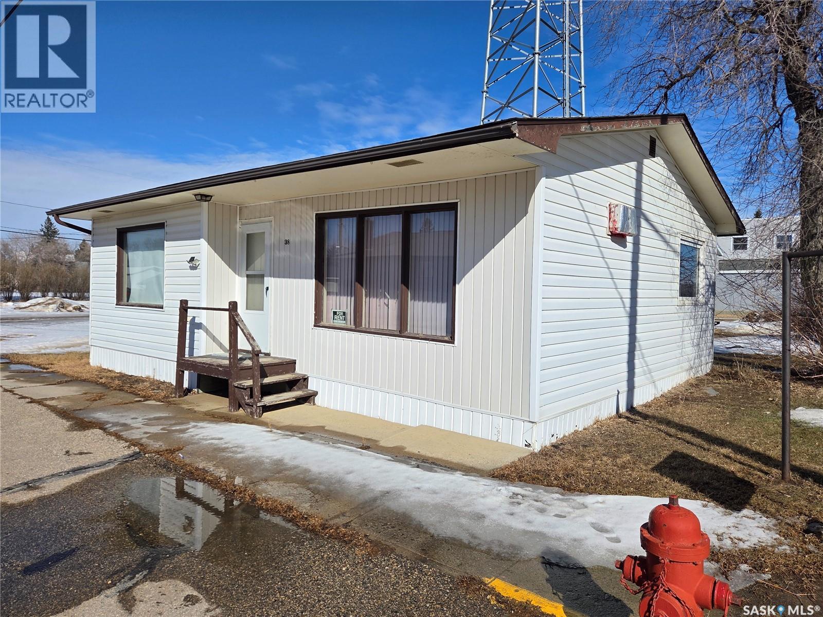 38 Railway Avenue, Redvers, Saskatchewan  S0C 2H0 - Photo 3 - SK030800