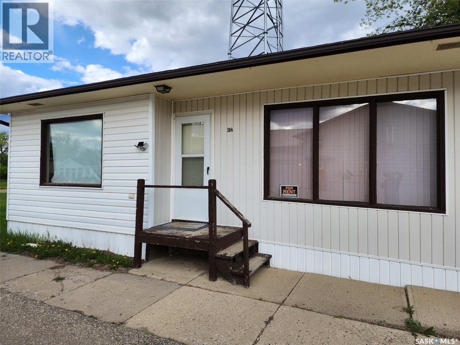 38 Railway Avenue, Redvers, Saskatchewan  S0C 2H0 - Photo 4 - SK030800