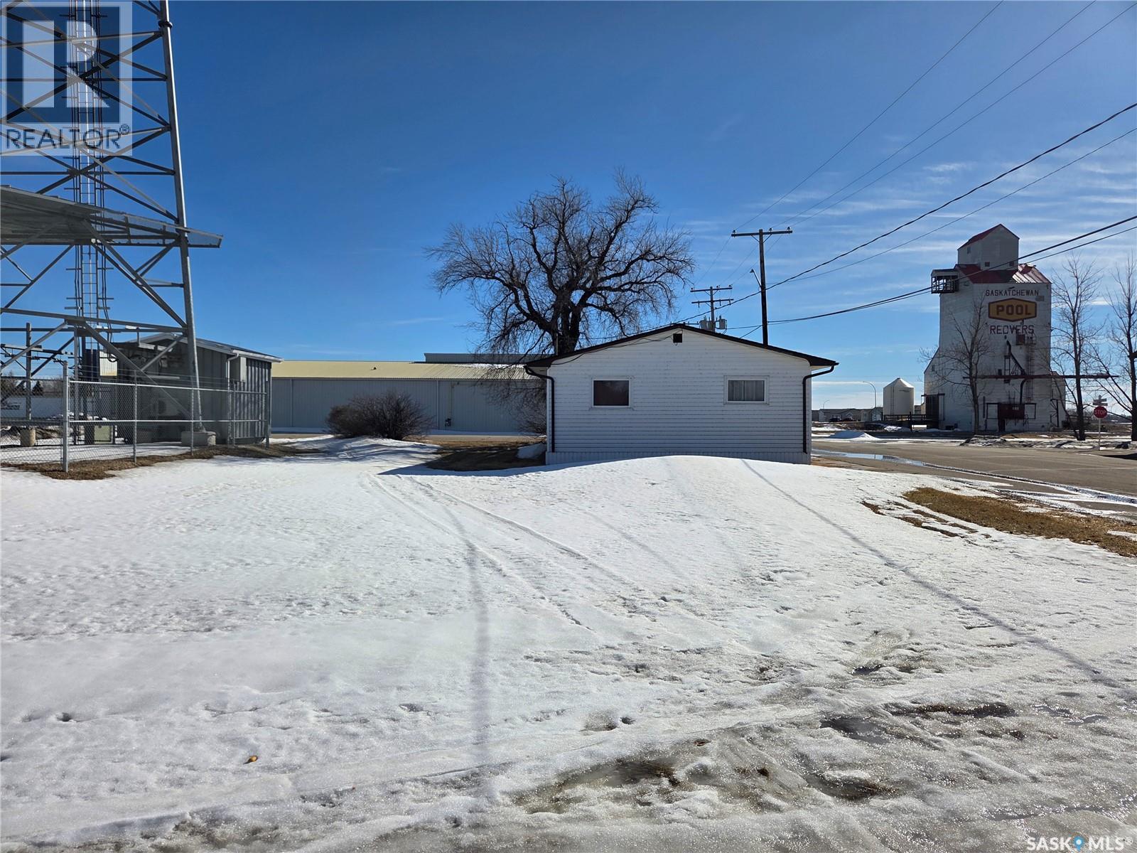 38 Railway Avenue, Redvers, Saskatchewan  S0C 2H0 - Photo 6 - SK030800