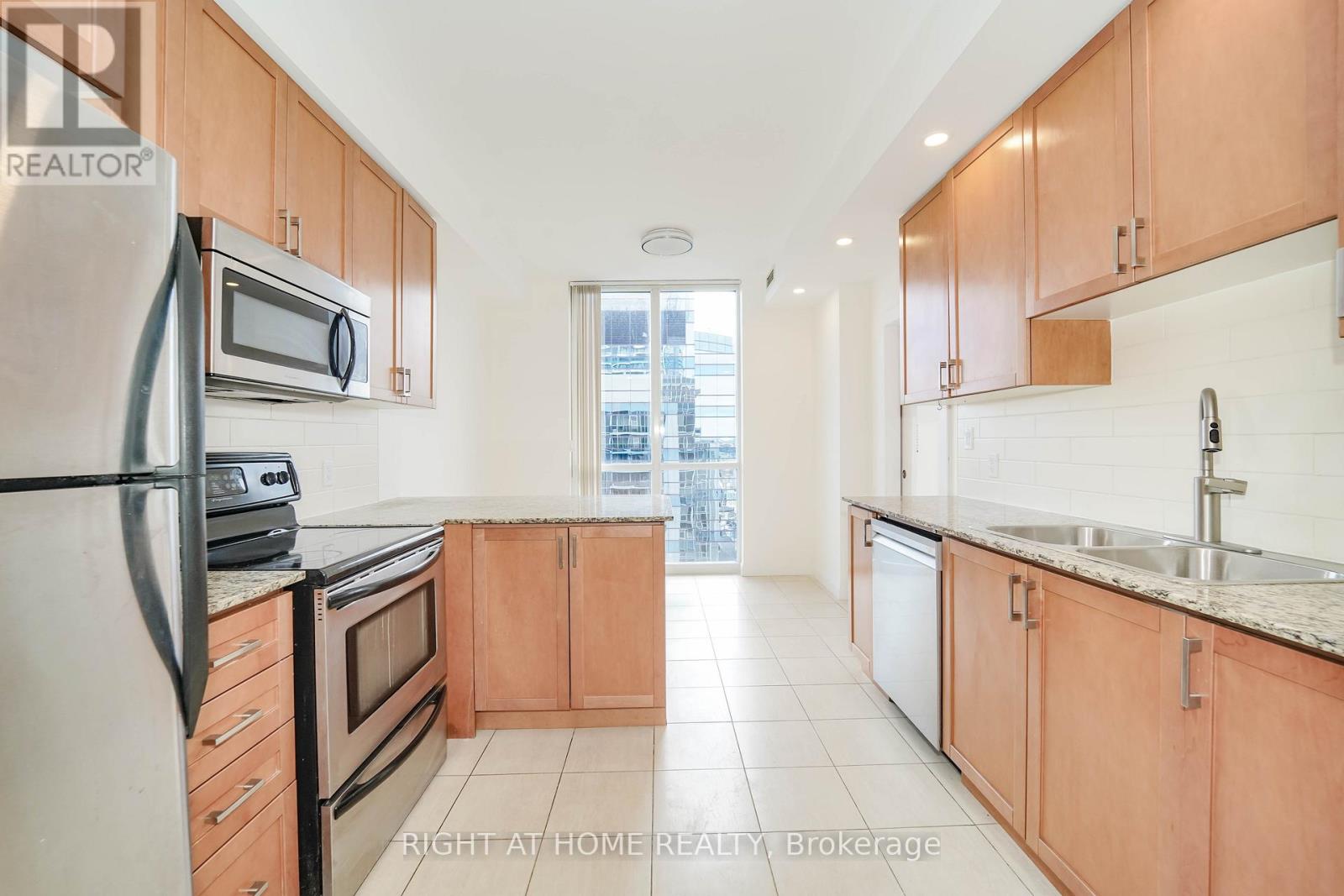 Ph201 - 5791 Yonge Street, Toronto, Ontario  M2M 0A8 - Photo 5 - C12896608