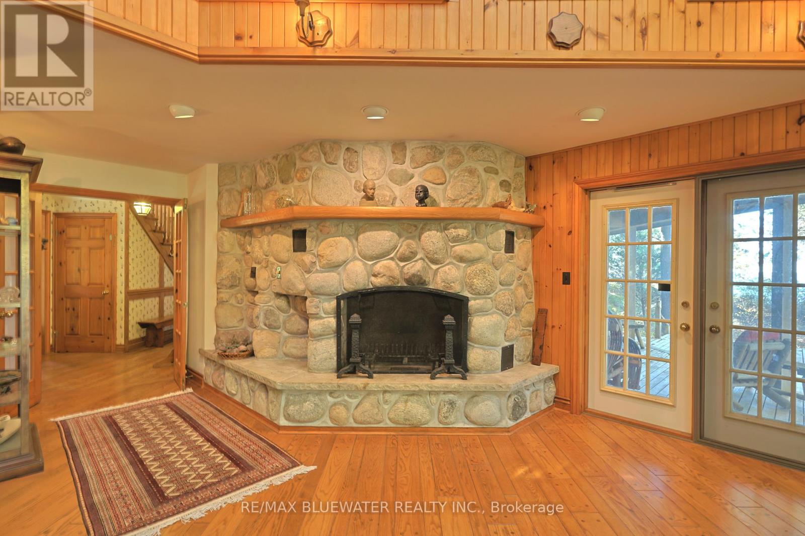 9864 Huron Place, Lambton Shores, Ontario  N0M 1T0 - Photo 13 - X12897648