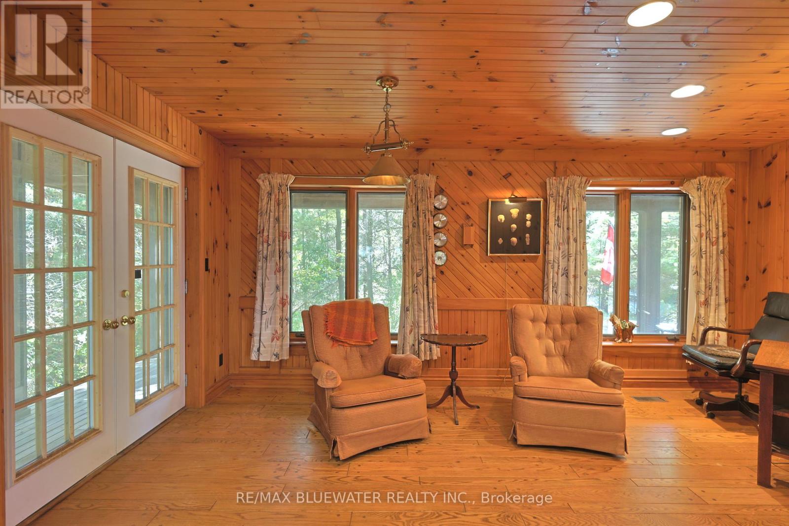 9864 Huron Place, Lambton Shores, Ontario  N0M 1T0 - Photo 16 - X12897648