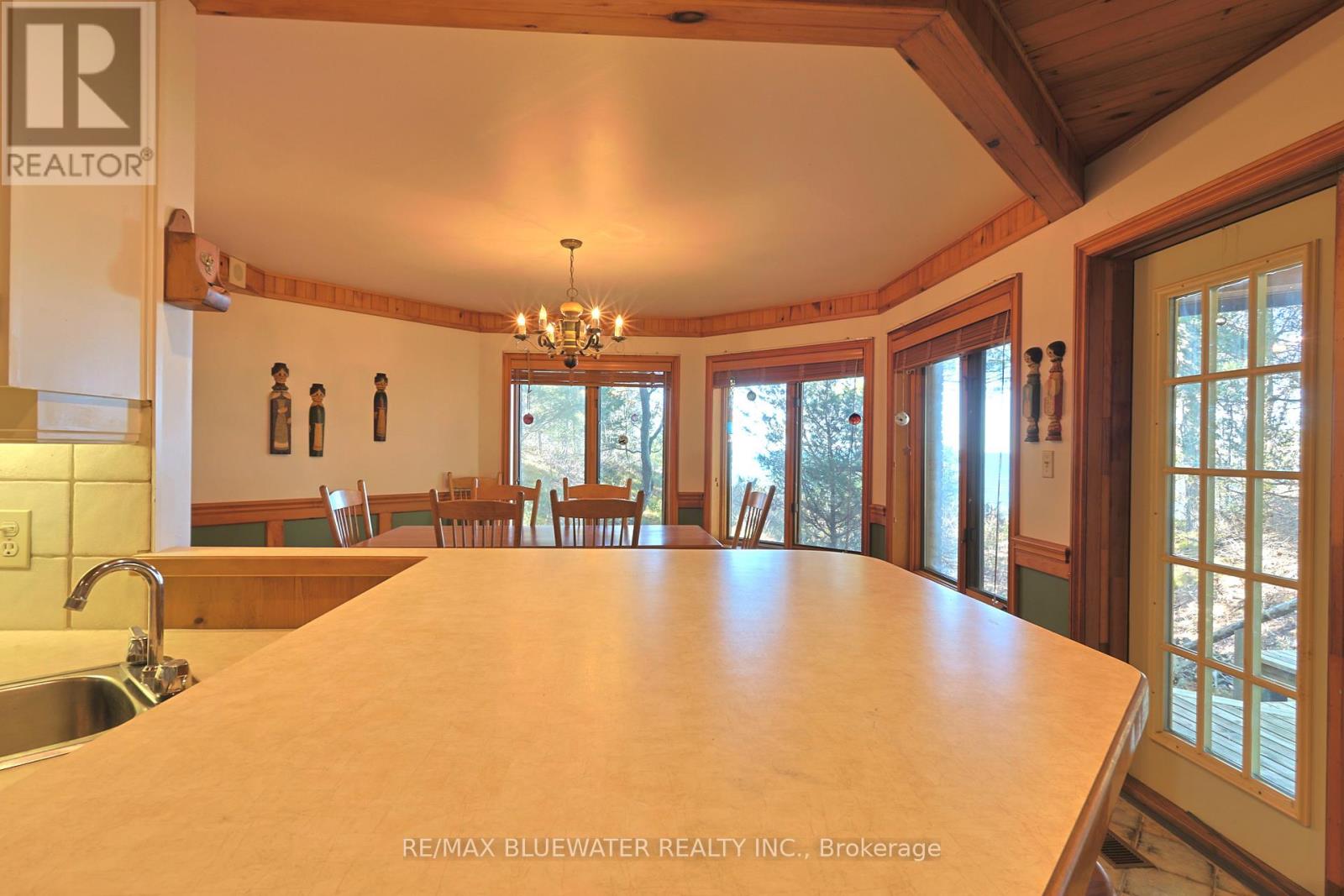 9864 Huron Place, Lambton Shores, Ontario  N0M 1T0 - Photo 18 - X12897648