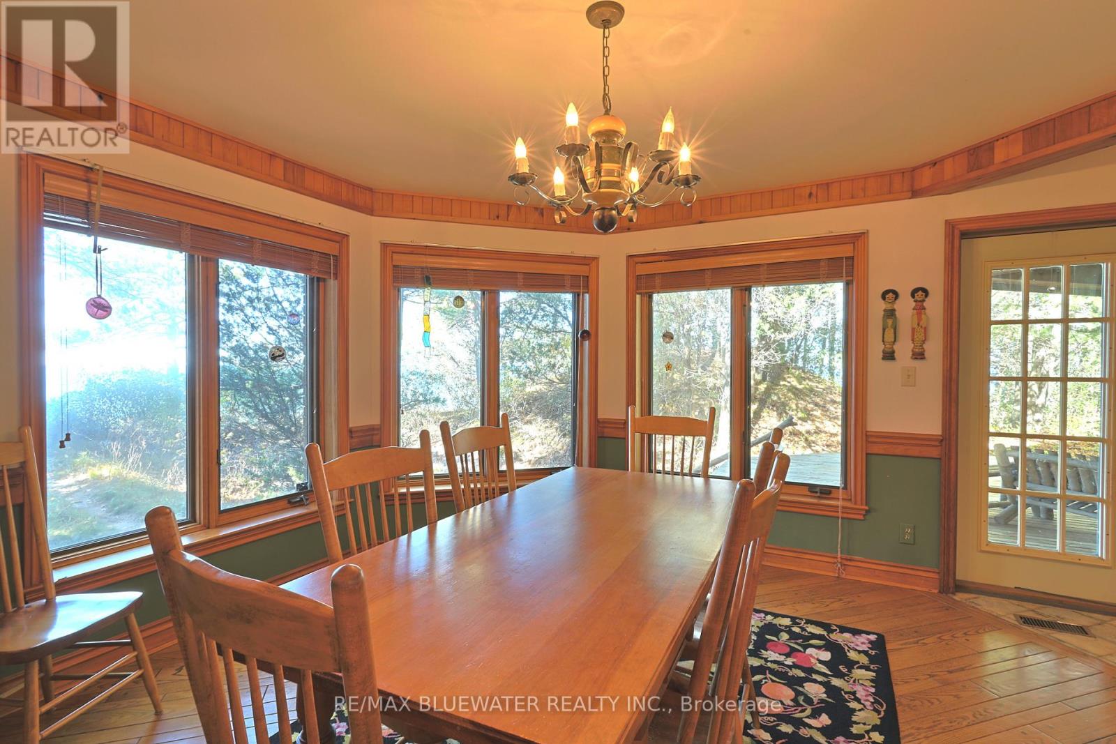 9864 Huron Place, Lambton Shores, Ontario  N0M 1T0 - Photo 22 - X12897648