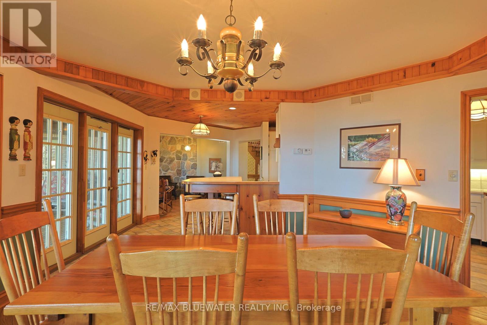 9864 Huron Place, Lambton Shores, Ontario  N0M 1T0 - Photo 23 - X12897648