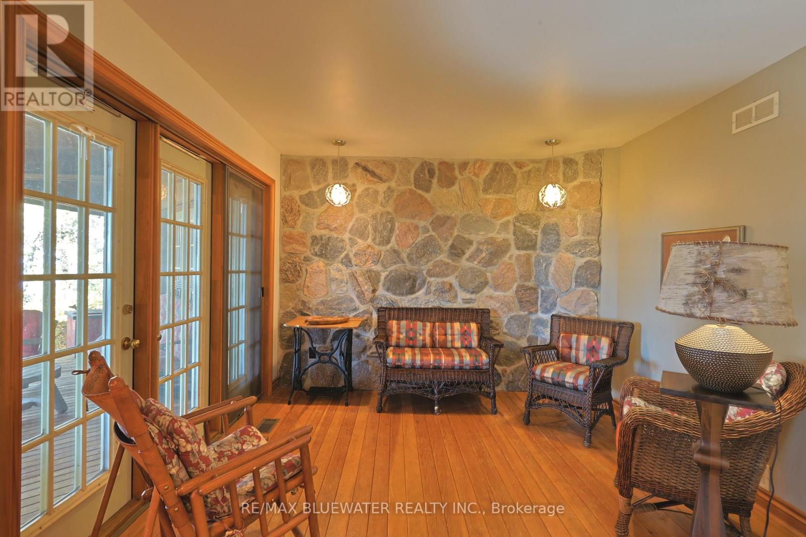 9864 Huron Place, Lambton Shores, Ontario  N0M 1T0 - Photo 24 - X12897648