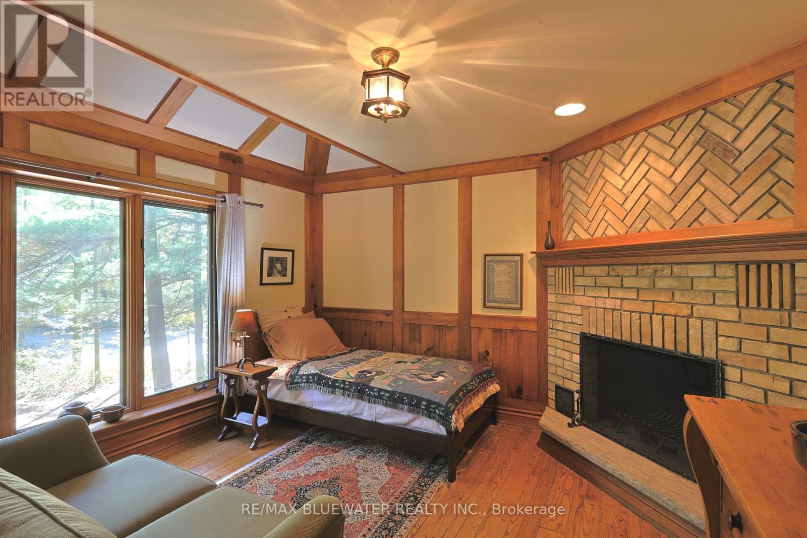 9864 Huron Place, Lambton Shores, Ontario  N0M 1T0 - Photo 25 - X12897648