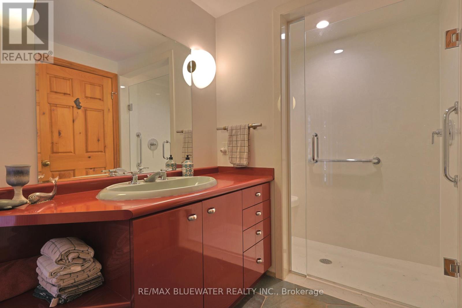 9864 Huron Place, Lambton Shores, Ontario  N0M 1T0 - Photo 27 - X12897648