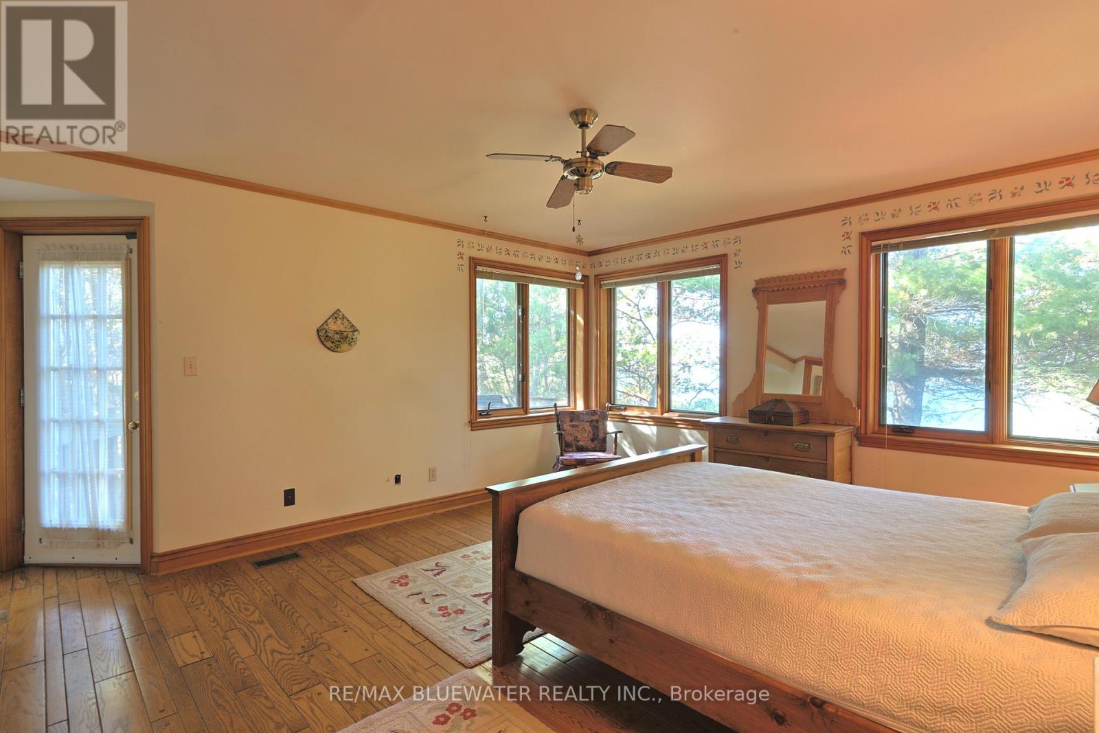 9864 Huron Place, Lambton Shores, Ontario  N0M 1T0 - Photo 29 - X12897648