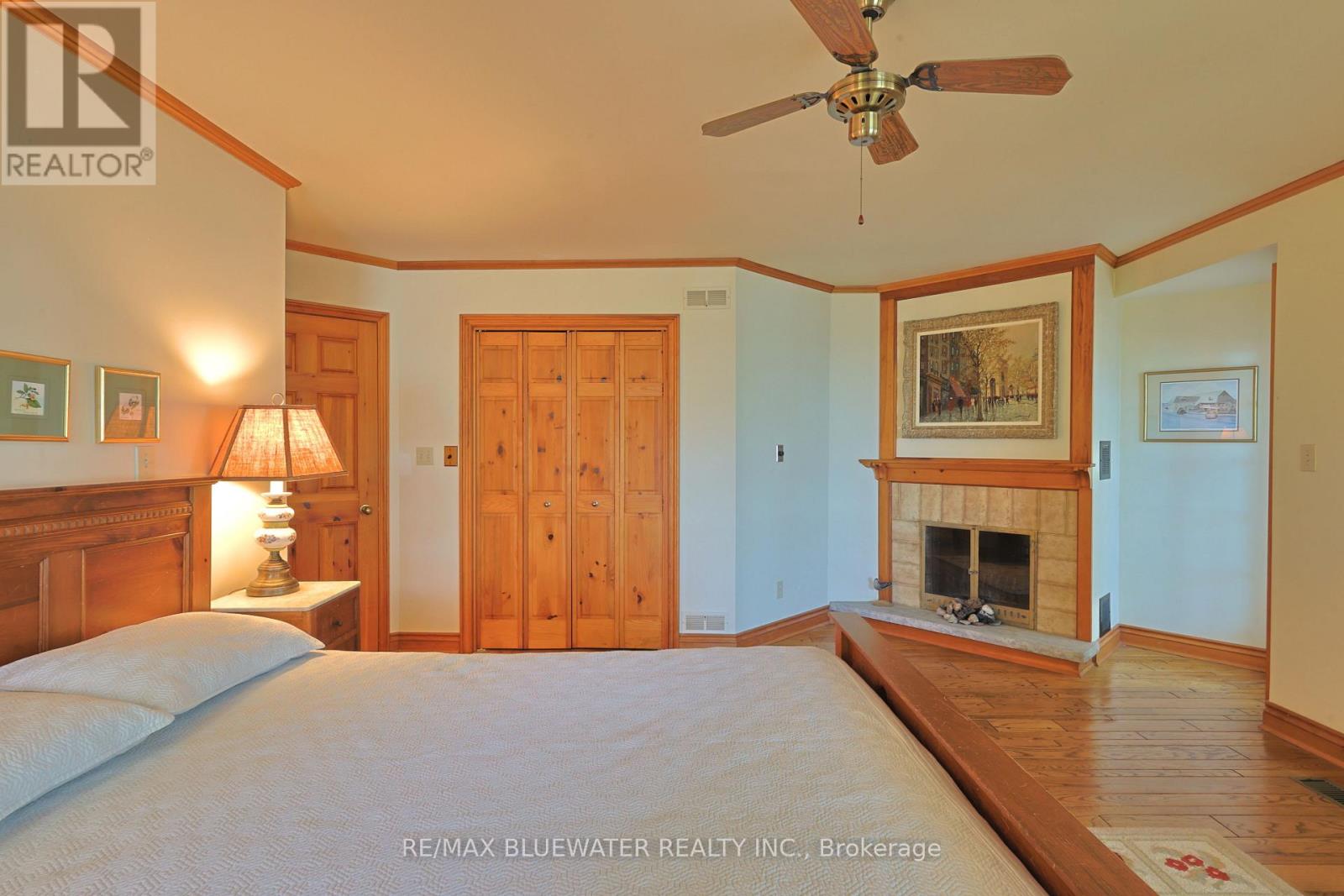 9864 Huron Place, Lambton Shores, Ontario  N0M 1T0 - Photo 31 - X12897648