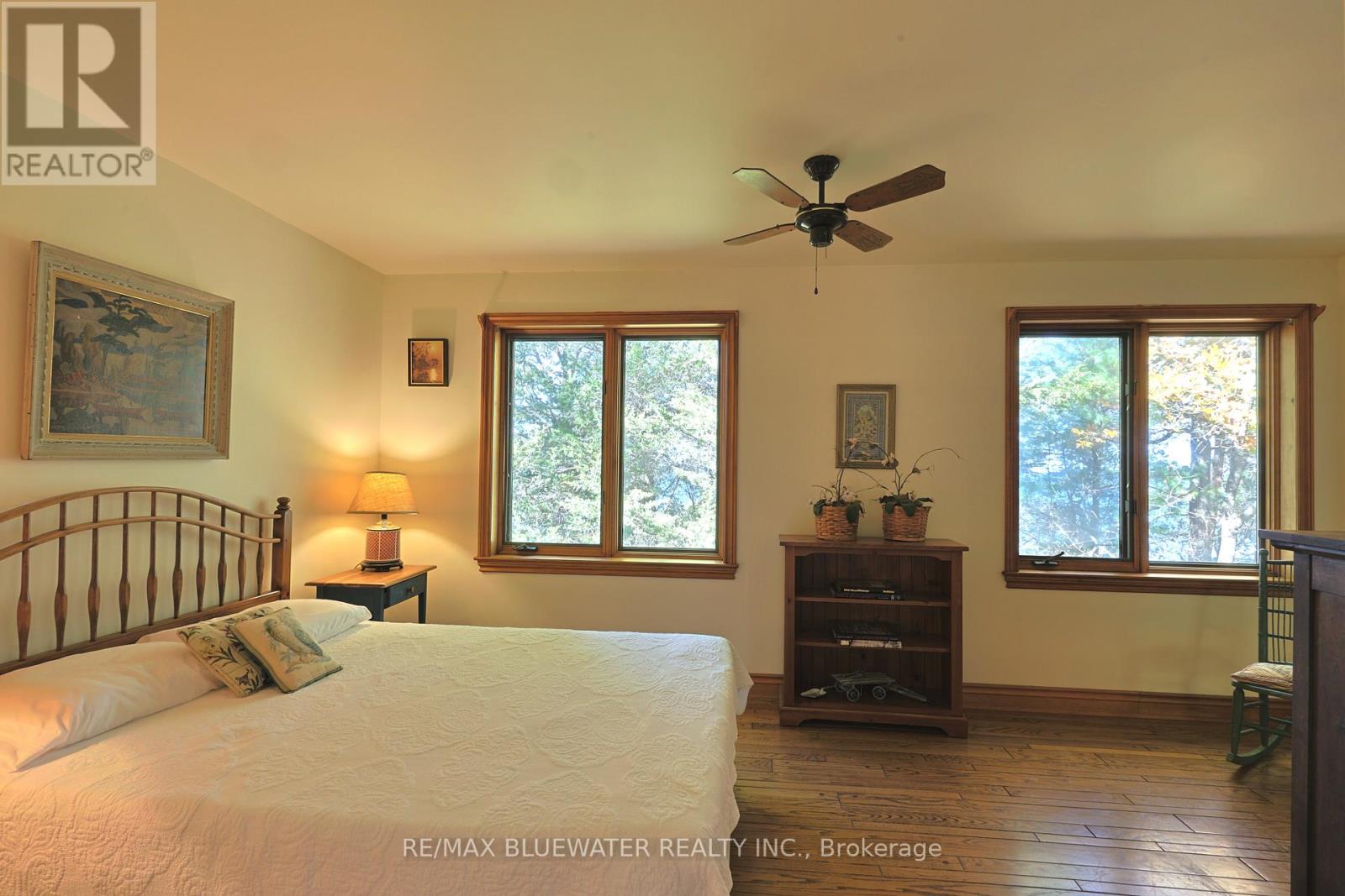 9864 Huron Place, Lambton Shores, Ontario  N0M 1T0 - Photo 34 - X12897648