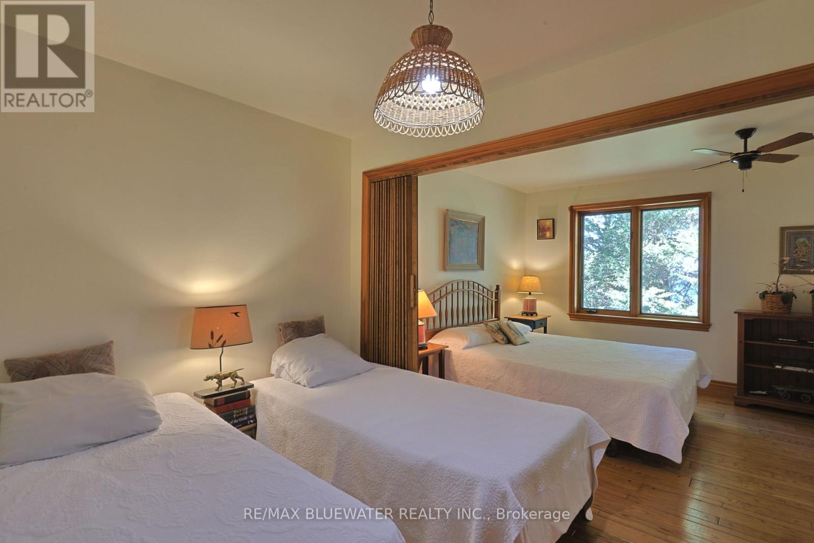 9864 Huron Place, Lambton Shores, Ontario  N0M 1T0 - Photo 35 - X12897648