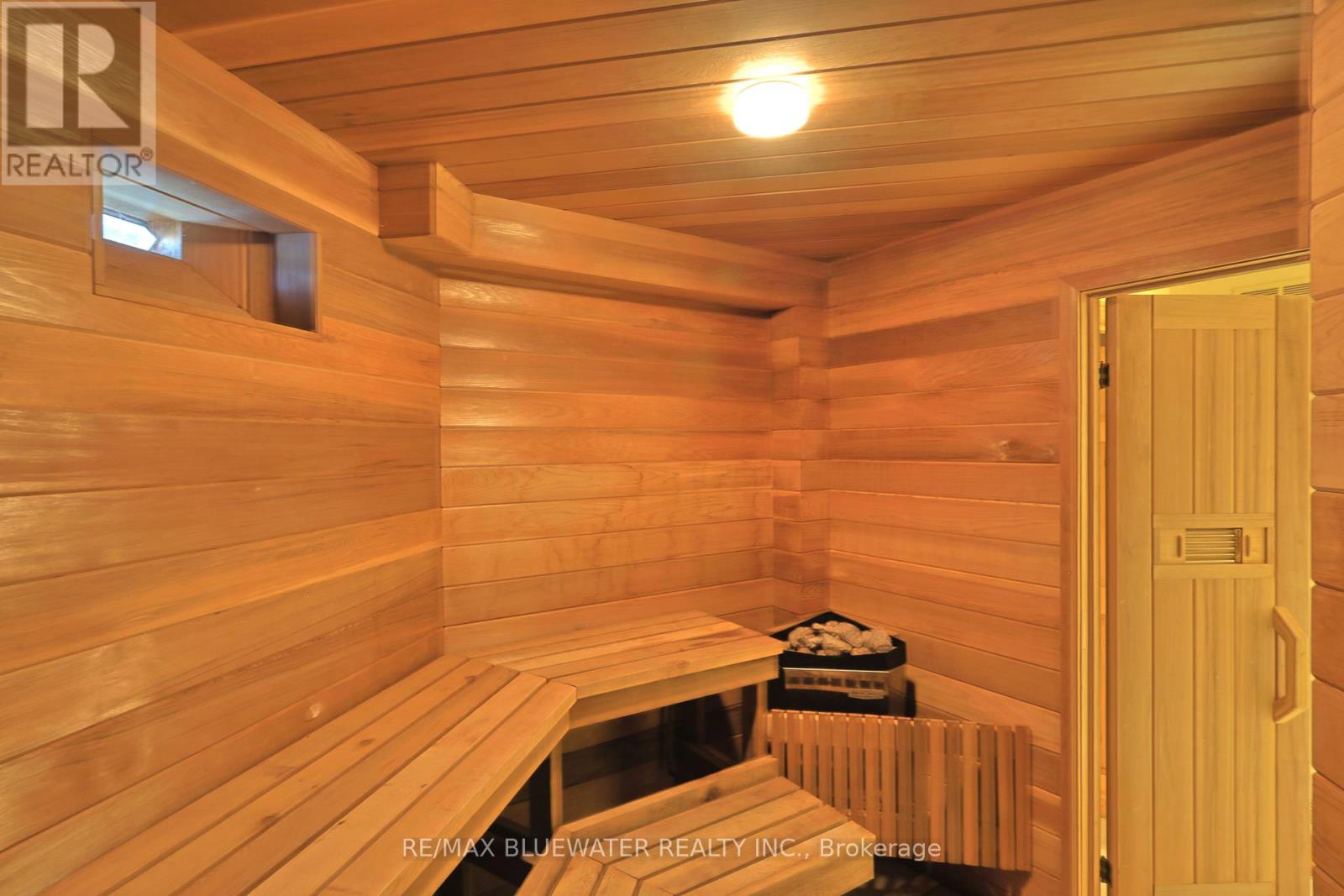 9864 Huron Place, Lambton Shores, Ontario  N0M 1T0 - Photo 44 - X12897648