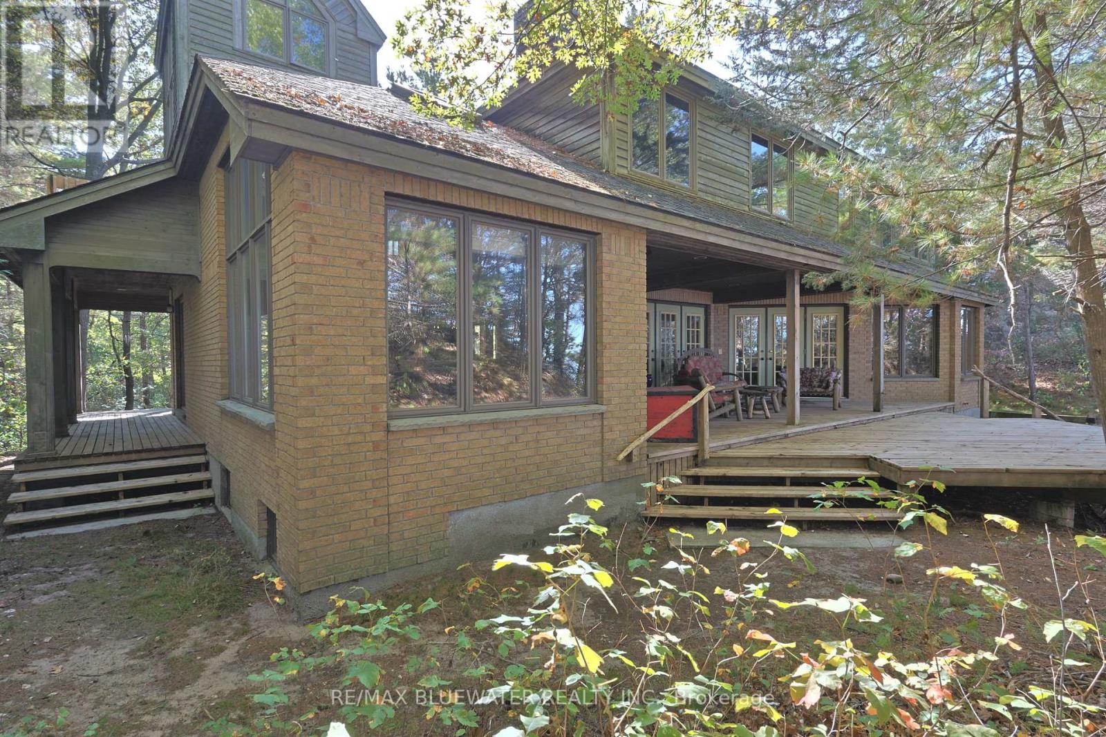 9864 Huron Place, Lambton Shores, Ontario  N0M 1T0 - Photo 46 - X12897648