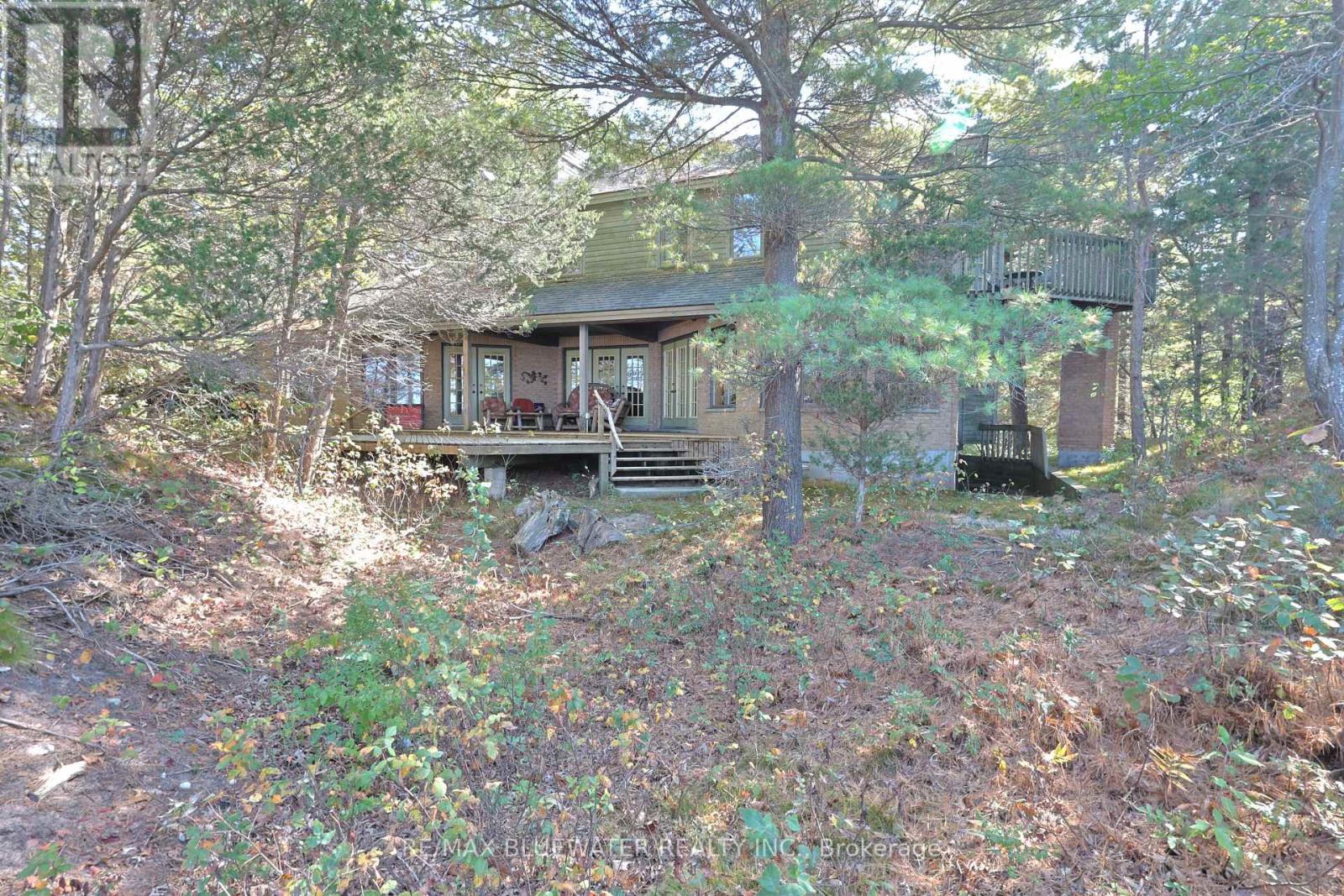 9864 Huron Place, Lambton Shores, Ontario  N0M 1T0 - Photo 48 - X12897648